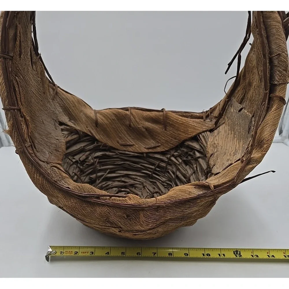 Vintage‎ Southwest Indian Spirit Palm Husk Handmade Basket
